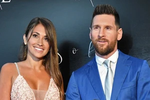  Vợ Messi phủ nhận mang bầu lần thứ tư.