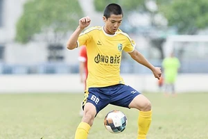 Trần Gia Huy ký hợp đồng 3 năm với Hoàng Anh Gia Lai.