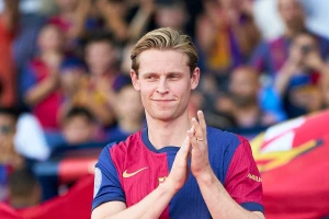 Frenkie de Jong hiện đang nằm trong tầm ngắm của Man United.