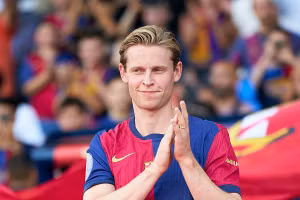 Frenkie de Jong hiện đang nằm trong tầm ngắm của Man United.