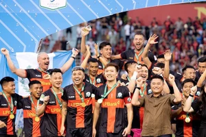 Đại gia V-League lập kỷ lục châu Á