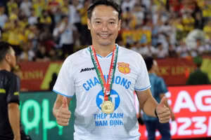 HLV Vũ Hồng Việt học bằng huấn luyện viên chuyên nghiệp do AFC tổ chức.