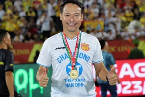 HLV Vũ Hồng Việt học bằng huấn luyện viên chuyên nghiệp do AFC tổ chức.