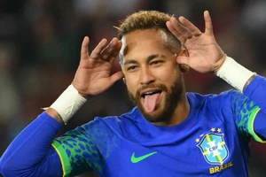 Neymar trở lại tập luyện sau thời gian dài điều trị chấn thương.