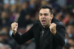 Xavi có cơ hội dẫn dắt Man United thay HLV Amorim.