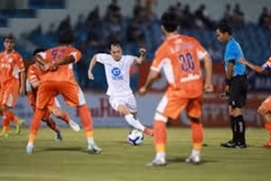 Thép xanh Nam Định hòa thất vọng SHB Đà Nẵng ở vòng 19 V-League.