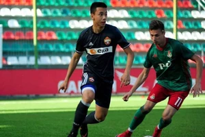 Li Teng Long thử việc trong màu áo Hà Nội FC.
