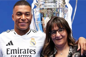 Mẹ của Kylian Mbappe kiếm tiền giỏi hơn loạt sao Real Madrid