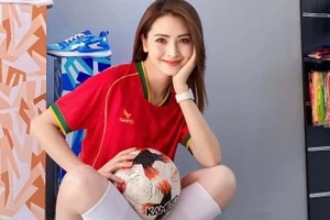 Nhan sắc đỉnh cao của bạn gái cựu tiền vệ tuyển Việt Nam