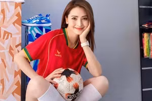 Nhan sắc đỉnh cao của bạn gái cựu tiền vệ tuyển Việt Nam