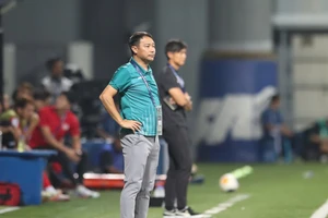 HLV Vũ Hồng Việt không hài lòng với trận hòa Tampines Rovers.