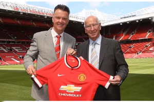 HLV Louis van Gaal được đoàn đoán có thể dẫn dắt tuyển Indonesia.