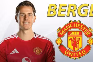 Sander Berge lọt tầm ngắm của Man United.