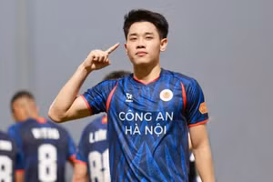 Đình Bắc góp công giúp Công an Hà Nội có 3 điểm ở vòng 21 V-League. Ảnh: Internet.