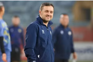 HLV Tomislav Steinbruckner tiếp tục gắn bó câu lạc bộ Đông Á Thanh Hóa.