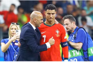 HLV tuyển Bồ Đào Nha nói điều bất ngờ về phong độ của Ronaldo
