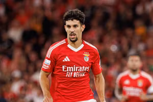 Tomas Araujo lọt tầm ngắm của Man United.