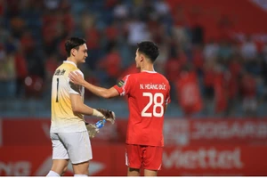 Đặng Văn Lâm, Hoàng Đức quyết tâm giúp Ninh Bình FC thăng hạng.