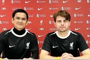 HLV Kiatisak làm giám đốc Học viện bóng đá Quốc tế Liverpool FC tại Thái Lan.