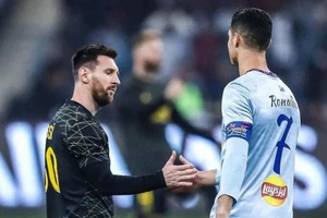 C. Ronaldo ẵm giải Cầu thủ xuất sắc nhất mọi thời đại.