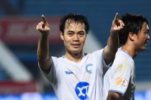 Văn Toàn hiện vẫn còn hợp đồng dài hạn với Nam Định FC.