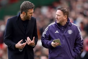 Man United quyết định tương lai HLV Carrick