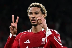 Ekitike chọn Liverpool thay vì Man United.