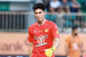 Thủ môn Trung Kiên được ngợi khen sau trận hòa Hà Nội FC.