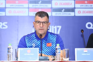 HLV C.Roland thất vọng với trận hòa U17 Kyrgyzstan.