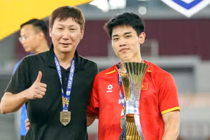 HLV Kim Sang-sik quyết định quan trọng về Đình Bắc?