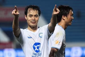 Văn Toàn nghỉ hết lượt đi V-League 2025/26 vì vấn đề sức khỏe.