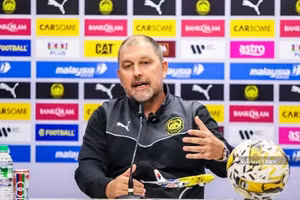 HLV Peter Cklamovski muốn cùng bóng đá Malaysia dự World Cup.