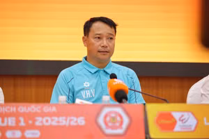 HLV Vũ Hồng Việt không quá thất vọng trước trận hòa của Nam Định.