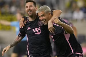 Messi ghi bàn giúp Inter Miami giành vé vào vòng play-off MLS.