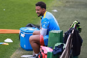 Xuân Son chấn thương trên sân tập cùng tuyển Việt Nam