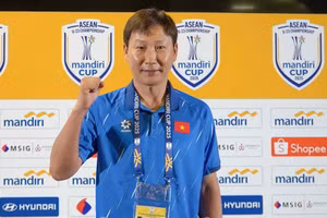 HLV Kim Sang Sik quyết thắng U23 Philippines, đoạt vé vào chung kết.