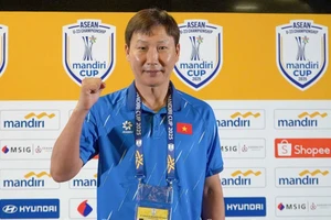 HLV Kim Sang Sik quyết thắng U23 Philippines, đoạt vé vào chung kết.