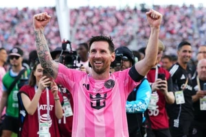 Cựu cầu thủ MU có cơ hội làm đồng đội của Messi