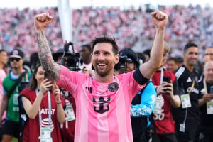 Cựu cầu thủ MU có cơ hội làm đồng đội của Messi