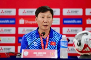 HLV Kim Sang Sik hài lòng với trận thắng Lào ở trận ra quân AFF Cup 2024.