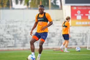 Mbo Noel bị treo giò ở vòng 10 V-League.