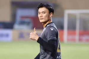  Bùi Tiến Dũng quyết thắng Bình Phước ở trận Play off.