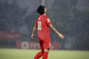 Martin Lò giải nghệ sau 21 năm chơi bóng.