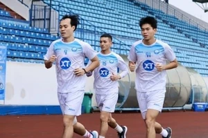  Văn Toàn trở lại tập luyện trong màu áo Nam Định FC.