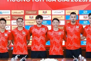Ninh Bình FC giao hữu CLB Sinh Viên Hàn Quốc ở giải quốc tế tiền V-League.