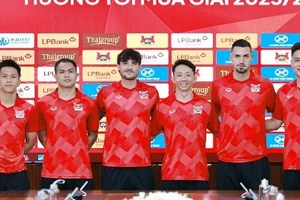 Ninh Bình FC giao hữu CLB Sinh Viên Hàn Quốc ở giải quốc tế tiền V-League.