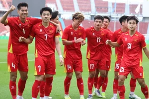 Hạ đẹp U22 Malaysia, U22 Việt Nam vào bán kết với ngôi nhất bảng