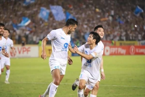 Thép Xanh Nam Định thắng Hà Nội FC ở vòng 21 V-League.