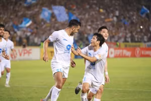 Thép Xanh Nam Định thắng Hà Nội FC ở vòng 21 V-League.