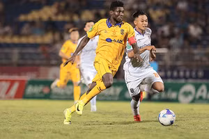 Michael Olaha gia hạn với CLB Sông Lam Nghệ An.